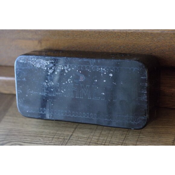 Vintage Greist Sewing Machine Attachments in Original Black Metal Box, Parts - Picture 3 of 5